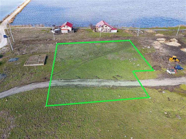 Teren Intravilan 2380 mp Langa Lac, Corbu - 3