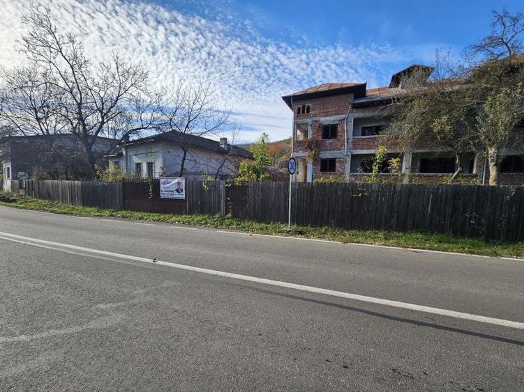 Proprietate deosebită în orașul Ștefănești, intrare pe strada Izvorani - 1