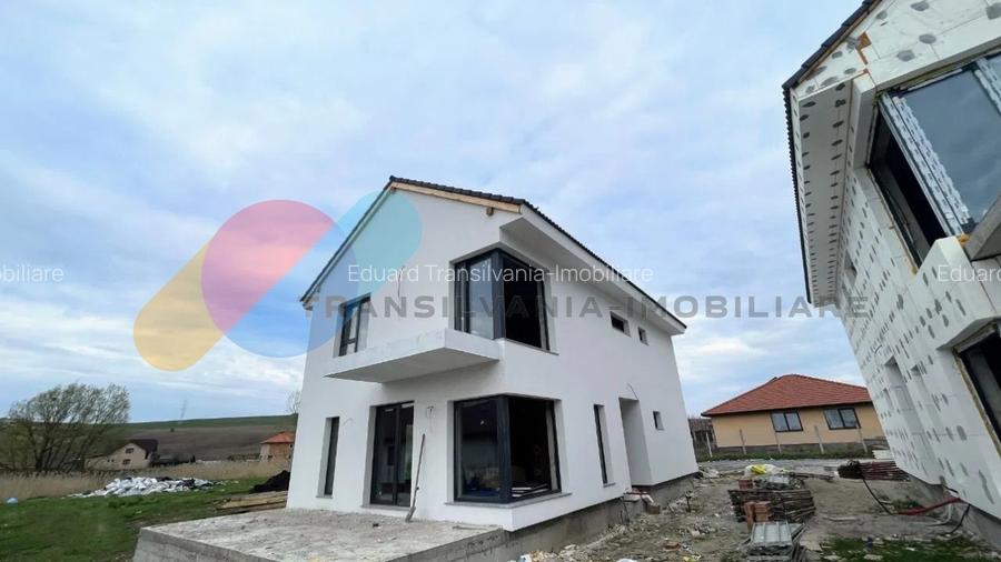 Casa individuala P+1+M cu 5 dormitoare, Curte 300 Mp - zona linistita, Chinteni