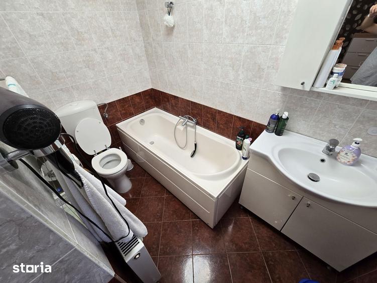 Casă cu 8 camere cu Teren 220 Mp în Mureșel
