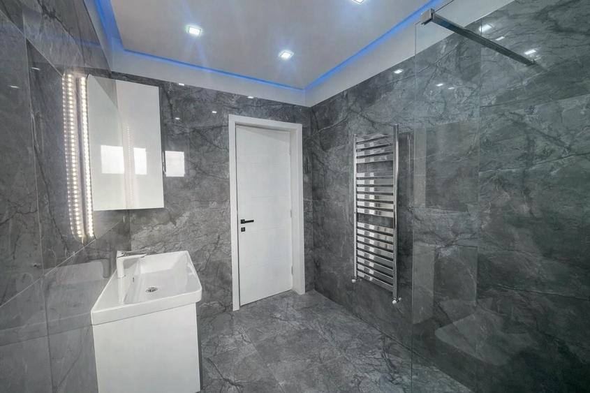 Casă individuală cu 5 camere cu Teren 210 Mp în Vest