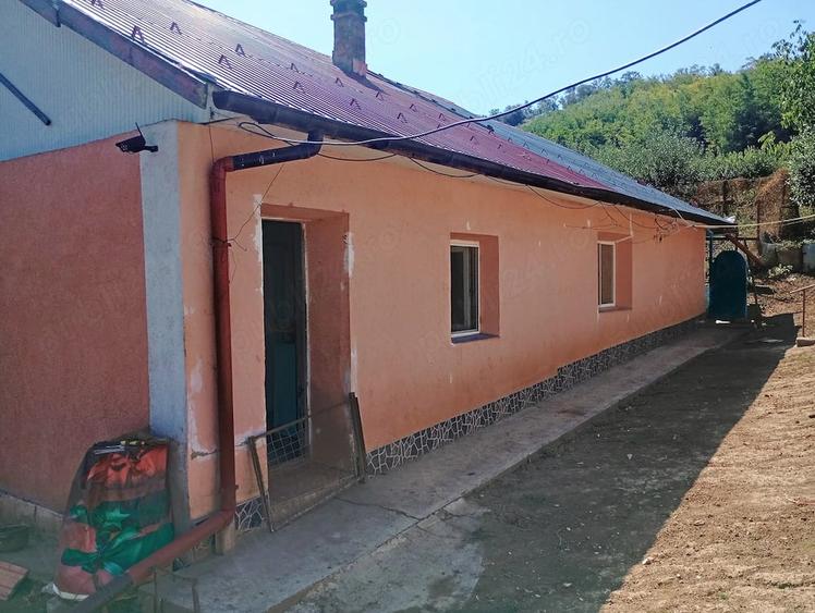 Casă cu 3 camere cu Teren 2500 Mp în Rebricea