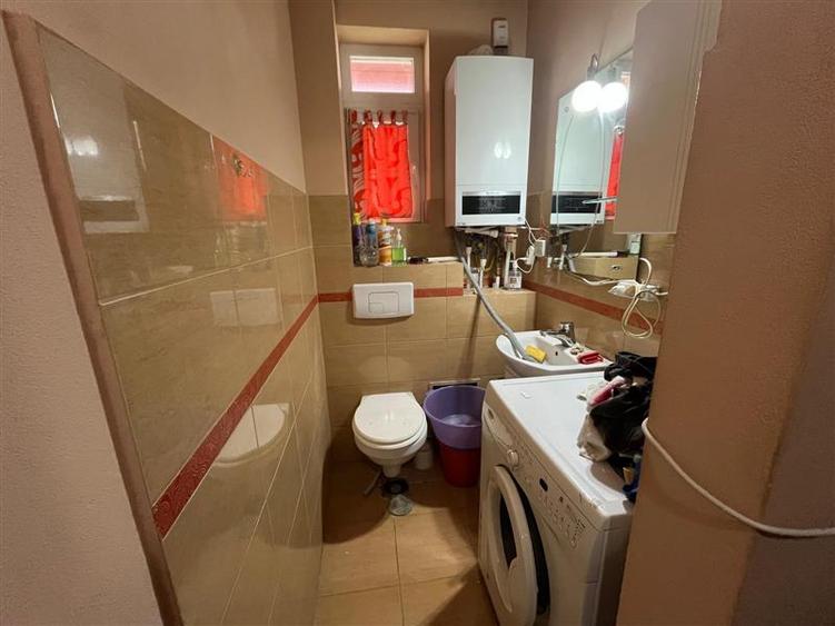 Casă individuală cu 3 camere cu Canalizare în Est