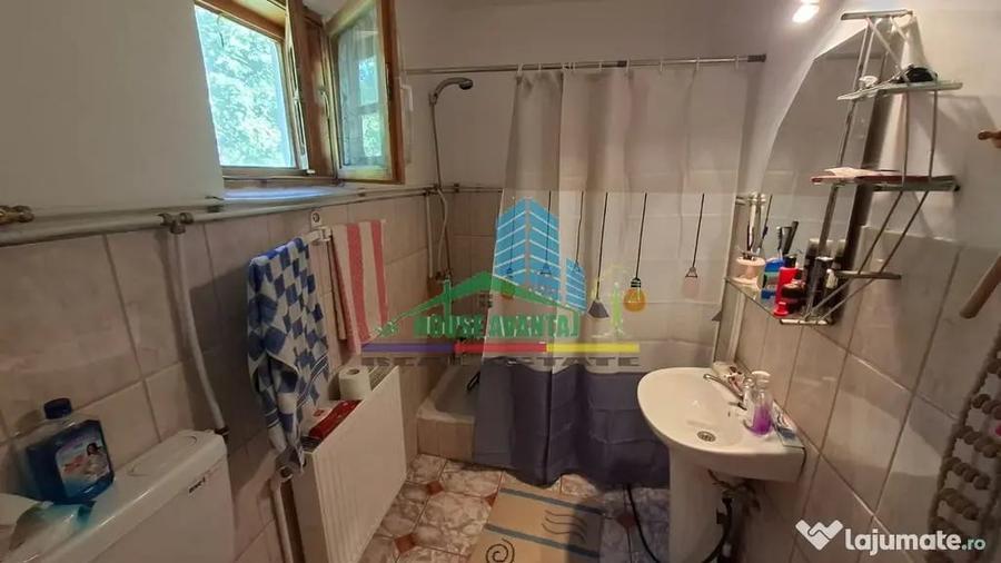 Casă cu 5 camere cu Teren 4070 Mp în Soveja