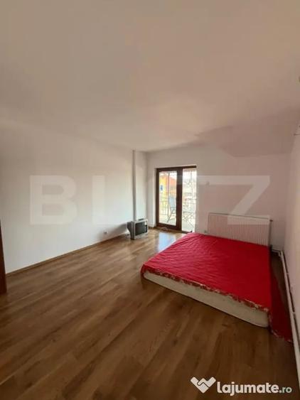 Casă cu 6 camere cu Teren 300 Mp în Central