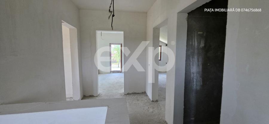 Casă cu 5 camere cu Teren 2000 Mp în Colacu