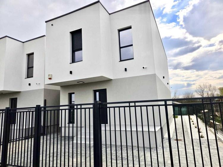 Casă cu 4 camere cu Teren 250 Mp în Covaci