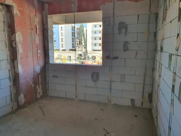 Apartament cu 2 camere decomandat în Titan