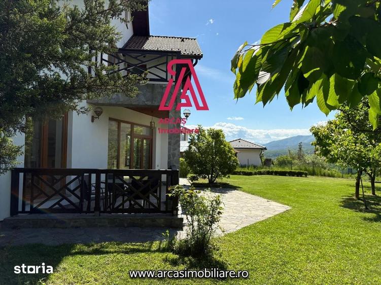 Casă cu 5 camere cu Teren 1300 Mp în Central