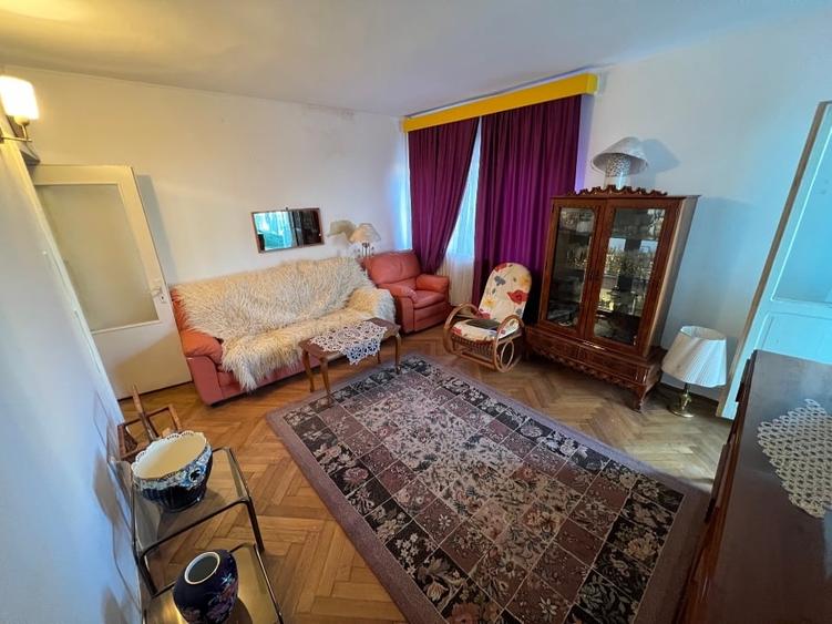 Apartament cu 2 camere decomandat, mobilat în Central