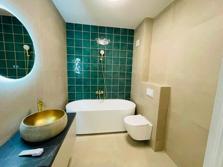 Apartament cu 3 camere semidecomandat, mobilat în Florești