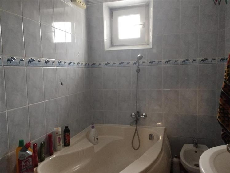 Apartament cu 3 camere decomandat, mobilat în Bistrița Lac
