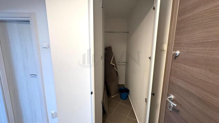 Apartament cu 1 camere decomandat, mobilat în P-ța Victoriei
