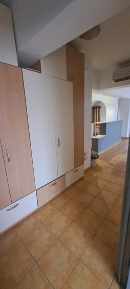 Apartament cu 3 camere semidecomandat, mobilat în Obor