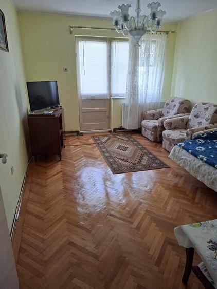 Apartament cu 2 camere decomandat în 1 Mai