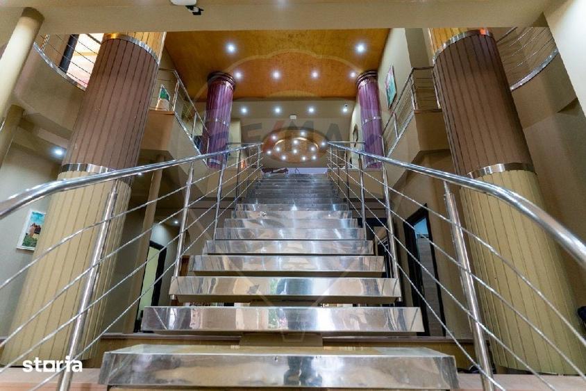 Spațiu comercial, de 700 mp, în Central