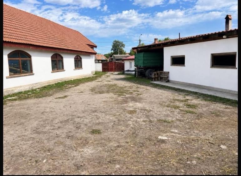 Casă cu 4 camere în Ozun