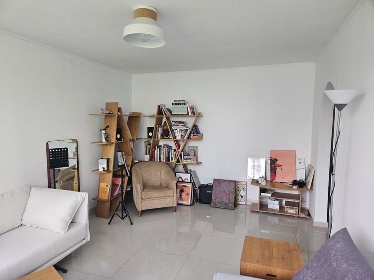 Apartament cu 4 camere decomandat în Berceni