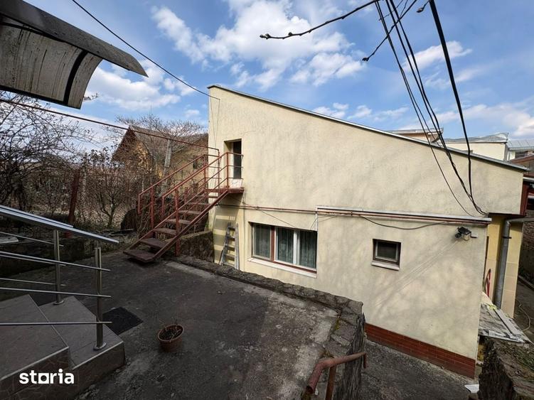 Casă cu 6 camere cu Teren 670 Mp în Central