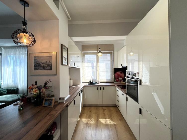 Apartament cu 3 camere semidecomandat, mobilat în Domenii