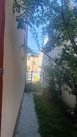 Casă cu 6 camere cu Teren 286 Mp în Eroii Revoluției