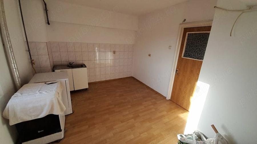 Apartament cu 4 camere decomandat în Poarta 6