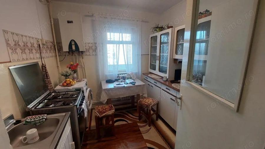 Apartament 2 camere decomandat etaj 1 Cetate - 2