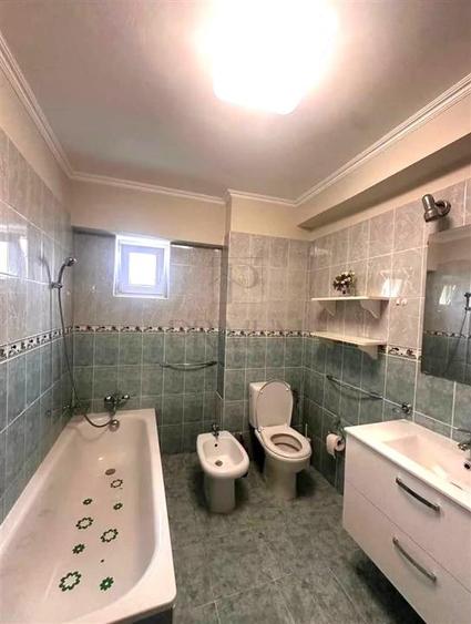 Apartament cu 3 camere decomandat în Torontalului