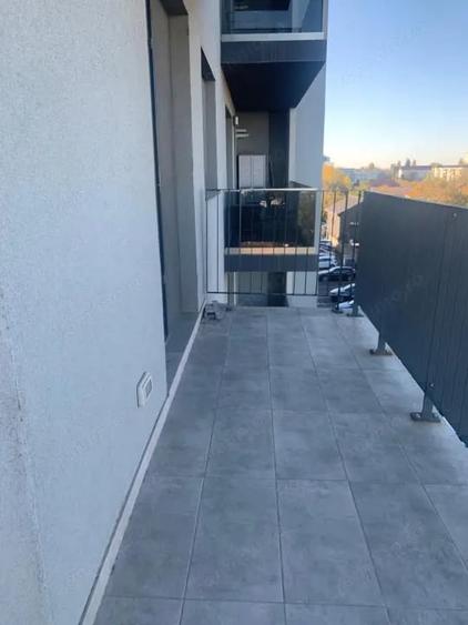 Apartament cu 3 camere decomandat, mobilat în Calea București