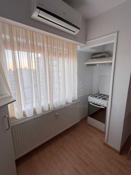 //3 CAMERE// ULTRACENTRAL//GALERIILE COMERCIALE// - 5