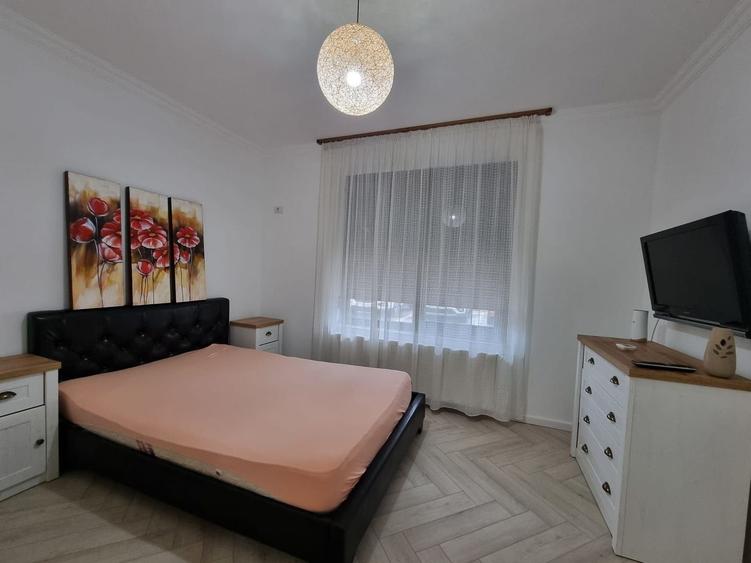 Apartament 3 camere de închiriat în zona Cazino Mamaia (pe partea cu l - 3