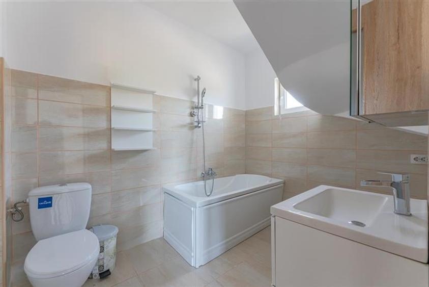 Vila noua, terasa, curte, garaj, cadru armonios, Sanpetru, Brasov - 37