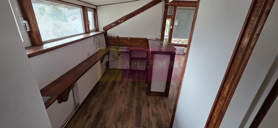 Casă individuală cu 5 camere cu Canalizare în Piatra Arsă
