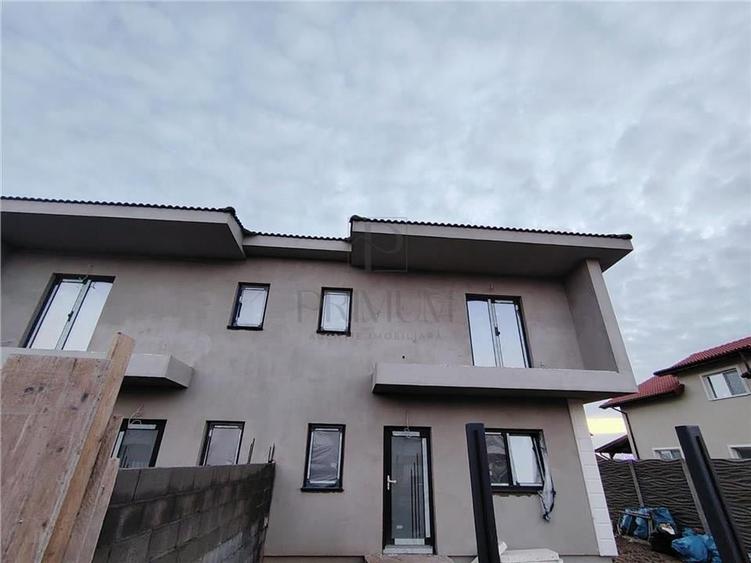 Duplex spatios - zid dublu despartitor - zona in plina dezvoltare. - 2