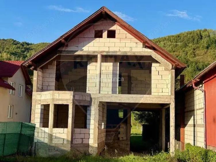 Casa / Vila cu 5 camere de vanzare