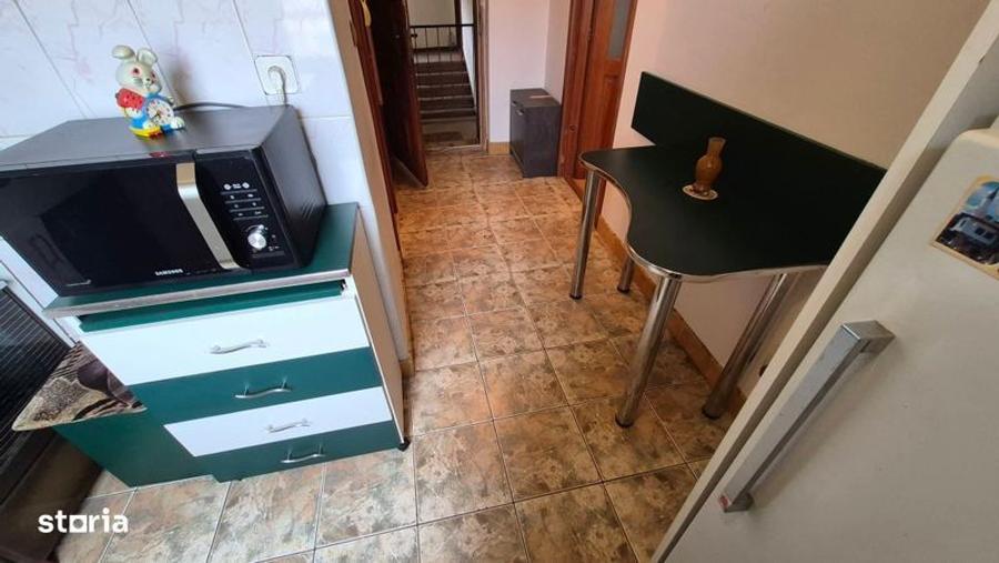 Garsoniera cu o camera confort 1 cu balcon mare si mobilata . - 1