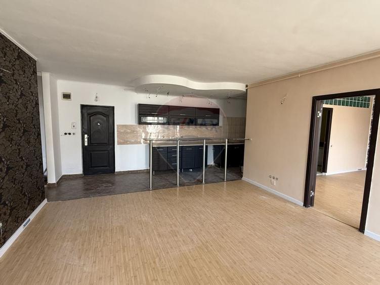 Apartament cu 3 camere, 98 mp, 2 băi, parcare în curte, Florești - 1