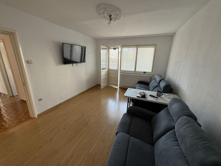 Apartament cu 3 camere decomandat în Casa de Cultură