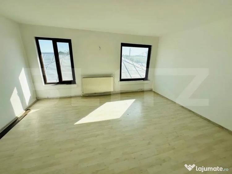 Casă cu 8 camere cu Teren 300 Mp în Central
