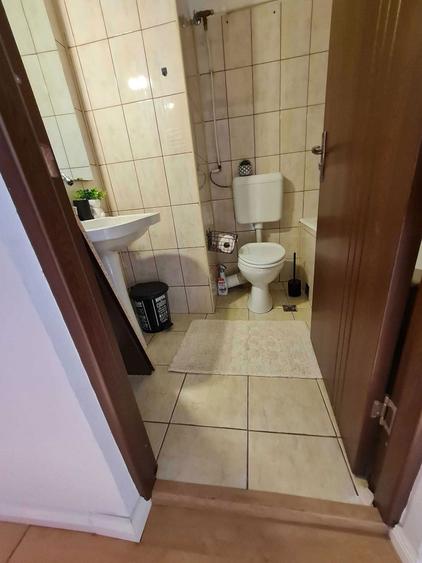 Chirie garsoniera , vedere la bulevard , mobilata si utilata - 1