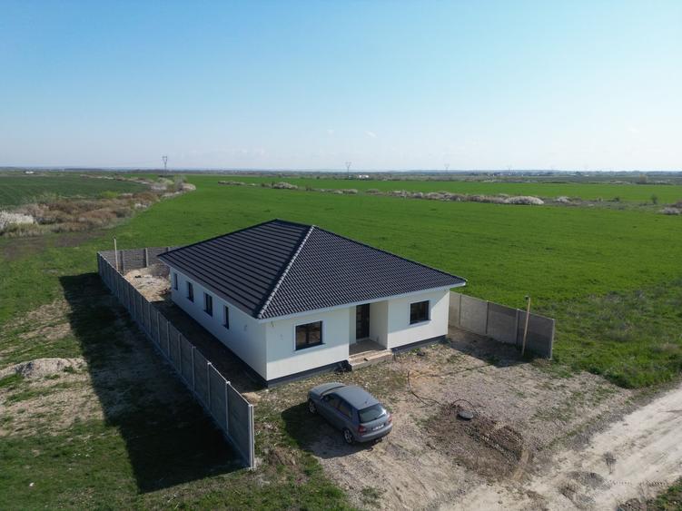 Casă Modernă de Vânzare 3 Camere, 2 Băi, Terasă Acoperită Zona în Dezvoltare - 4