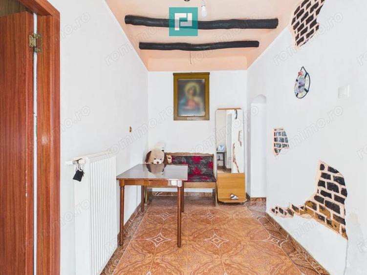 Casă cu 5 camere cu Teren 1400 Mp în Dâmbovița