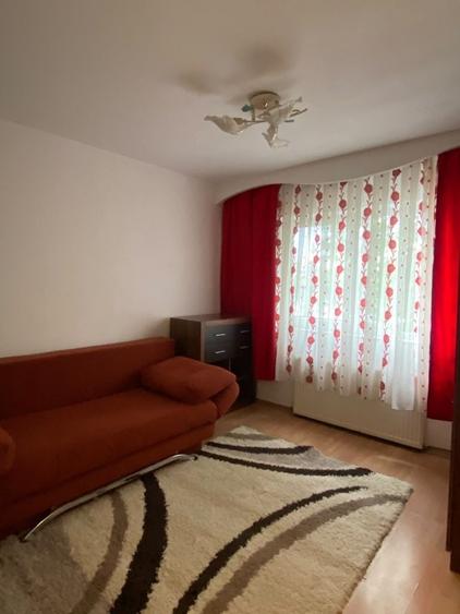 Inchiriez apartament 2 camere, decomandat, etaj 2, strada Sovata nr. 31 - 3