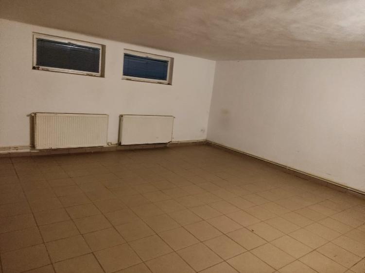 Inchiriez demisol  - 2