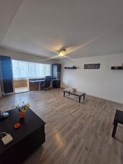 Apartament 3 camere de inchiriat  Buftea, zona central, etaj 1, renovat - 1