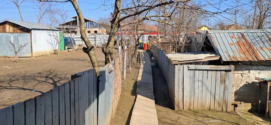 Vanzare casa la curte - 2