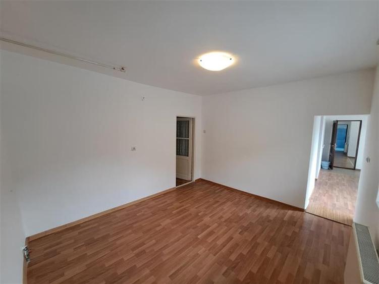 Casa individuala, 120 mp utili + 20 locuri parcare, situat in cartierul Someseni - 4