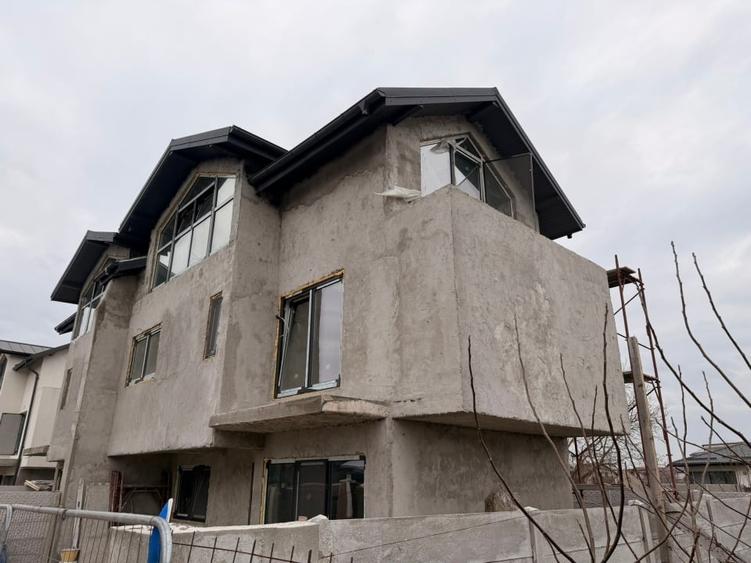 Casă la gri 4 camere P+1+M  125 mp – com. Berceni central, 94.500 euro - 3