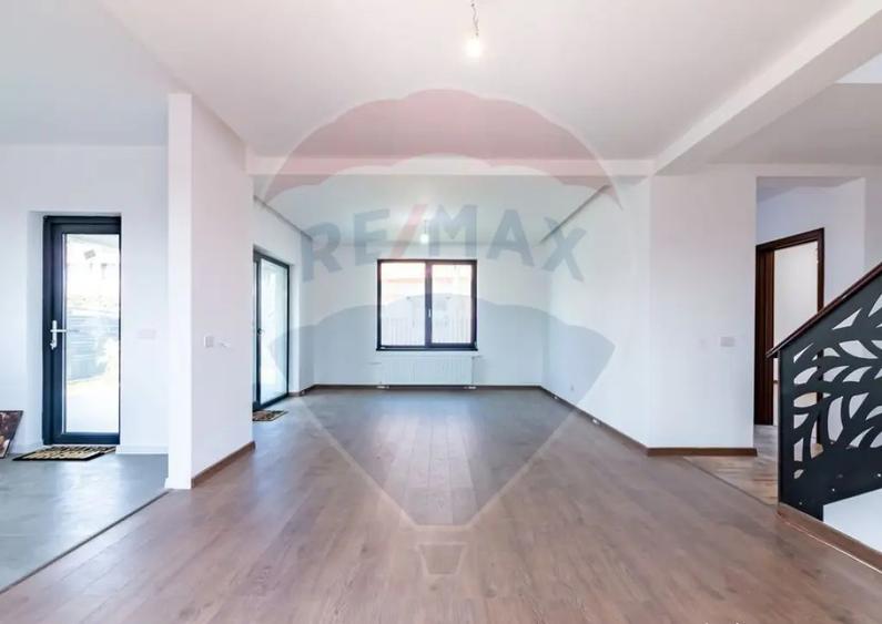 Vanzare Casa 4 camere, stil mediteranean,Domnesti - 11