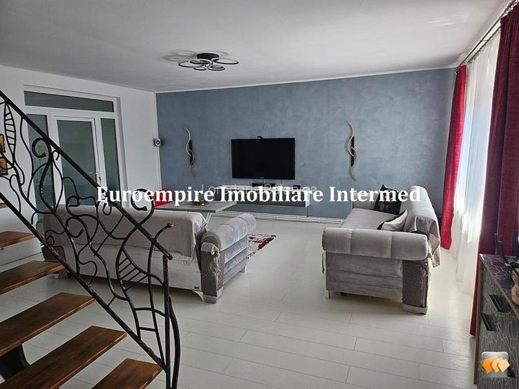 Casă cu 7 camere în Cumpăna